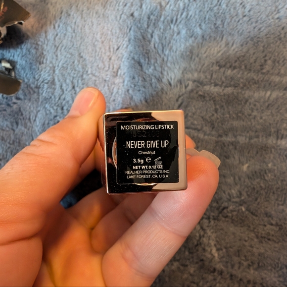 Realher Never Give Up Moisturizing Lipstick in Chestnut 3.5g .12oz - Picture 3 of 9